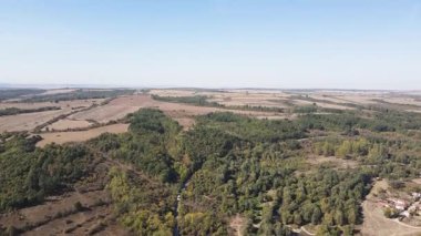 Bulgaristan 'ın Lovech Bölgesi' ndeki Aglen köyü yakınlarından geçen Vit Nehri 'nin şaşırtıcı hava manzarası