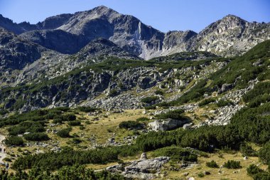 Bulgaristan 'ın Musala tepesi çevresindeki Rila Dağı' nın İnanılmaz Yaz Manzarası
