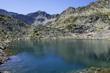 Bulgaristan 'ın Musala tepesi çevresindeki Rila Dağı' nın İnanılmaz Yaz Manzarası