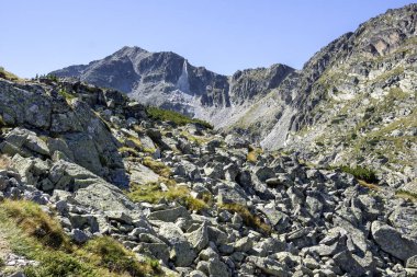 Bulgaristan 'ın Musala tepesi çevresindeki Rila Dağı' nın İnanılmaz Yaz Manzarası