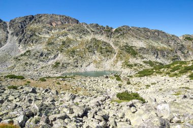 Bulgaristan 'ın Musala tepesi çevresindeki Rila Dağı' nın İnanılmaz Yaz Manzarası