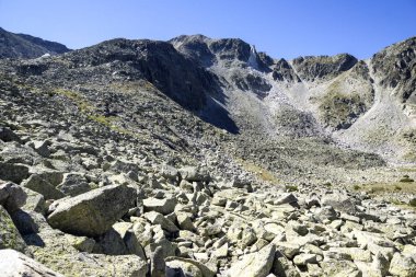 Bulgaristan 'ın Musala tepesi çevresindeki Rila Dağı' nın İnanılmaz Yaz Manzarası