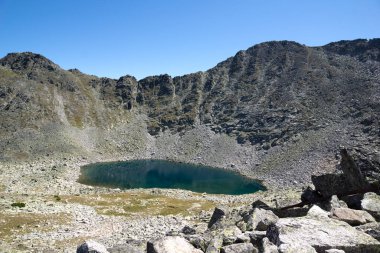 Bulgaristan 'ın Musala tepesi çevresindeki Rila Dağı' nın İnanılmaz Yaz Manzarası