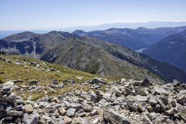 Bulgaristan 'ın Musala tepesi çevresindeki Rila Dağı' nın İnanılmaz Yaz Manzarası