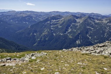 Bulgaristan 'ın Musala tepesi çevresindeki Rila Dağı' nın İnanılmaz Yaz Manzarası
