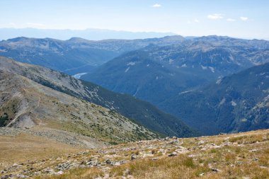 Bulgaristan 'ın Musala tepesi çevresindeki Rila Dağı' nın İnanılmaz Yaz Manzarası