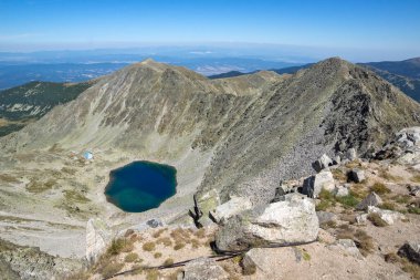 Bulgaristan 'ın Musala tepesi çevresindeki Rila Dağı' nın İnanılmaz Yaz Manzarası