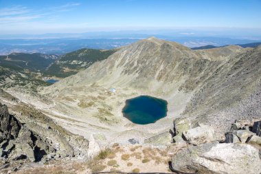 Bulgaristan 'ın Musala tepesi çevresindeki Rila Dağı' nın İnanılmaz Yaz Manzarası
