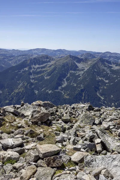Bulgaristan 'ın Musala tepesi çevresindeki Rila Dağı' nın İnanılmaz Yaz Manzarası