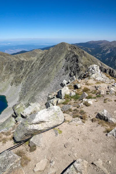 Bulgaristan 'ın Musala tepesi çevresindeki Rila Dağı' nın İnanılmaz Yaz Manzarası