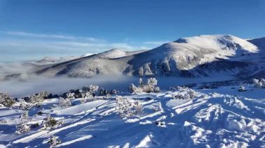 Bulgaristan 'ın Musala zirvesi yakınlarındaki Rila Dağı' nın şaşırtıcı kış manzarası