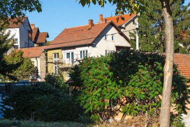 NISKA BANJA, SERBIA - 21 Eylül 2025: Sırbistan 'ın Nis kenti yakınlarındaki Niska Banja tatil beldesinin panoramik manzarası