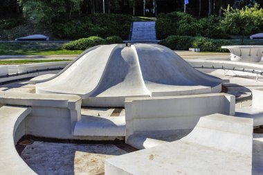 NISKA BANJA, SERBIA - 21 Eylül 2025: Sırbistan 'ın Nis kenti yakınlarındaki Niska Banja tatil beldesinin panoramik manzarası