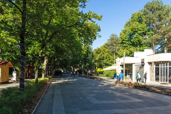 NISKA BANJA, SERBIA - 21 Eylül 2025: Sırbistan 'ın Nis kenti yakınlarındaki Niska Banja tatil beldesinin panoramik manzarası