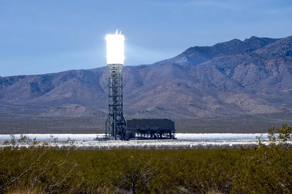 Solar Heliostat Concentrating Sun Rays Produce Electricity Mojave Desert — Stock Photo, Image