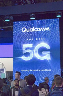 Las Vegas, Nv, Abd, 8 Ocak 2019: 2019 CES fuarındaki Qualcomm sergisi, 5g teknolojisine itme ile cep telefonlarının geleceğini öngösteriyor.                               