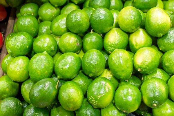 Fresco Piccante Limes Mostra Negozio Alimentari — Foto Stock