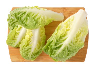 küçük taş marul ahşap kesme tahtası üzerinde