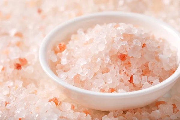 Bakgrund Och Skål Med Grova Kornat Himalaya Salt — Stockfoto