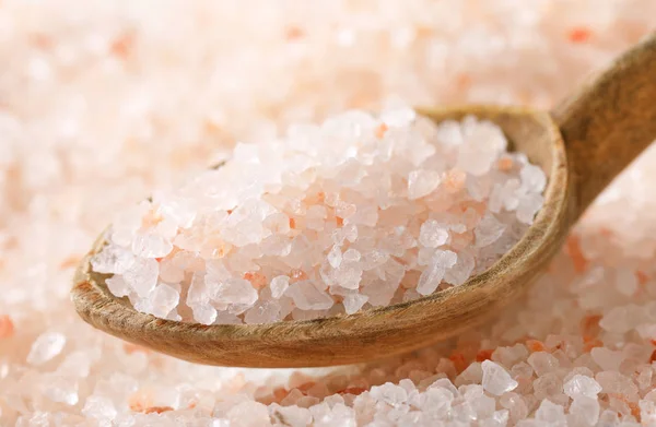 Spoon Coarse Grained Himalayan Salt — Stock Photo, Image