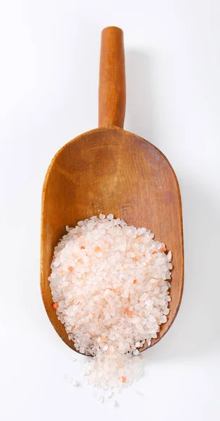 Skopa Grovt Kornat Himalayan Salt Vit Bakgrund — Stockfoto