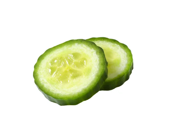Twee Sneetjes Groene Komkommer Witte Achtergrond — Stockfoto