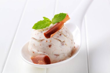 stracciatella porselen kaşıkla dondurma kaşık