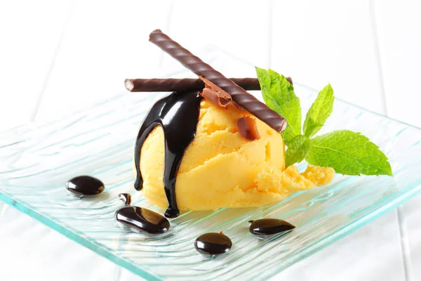 Scoop Yellow Ice Cream Topped Chocolate Sauce Mint Sticks — Stock Photo, Image