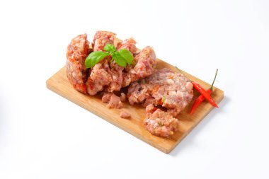 Domuz etli jöle içinde taze biber ile