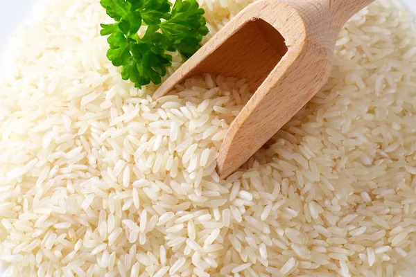 Dřevěná Naběračka Hromadu Rýže — Stock fotografie