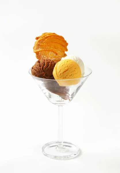 Ice cream with Spritz cookie — Stock Photo, Image