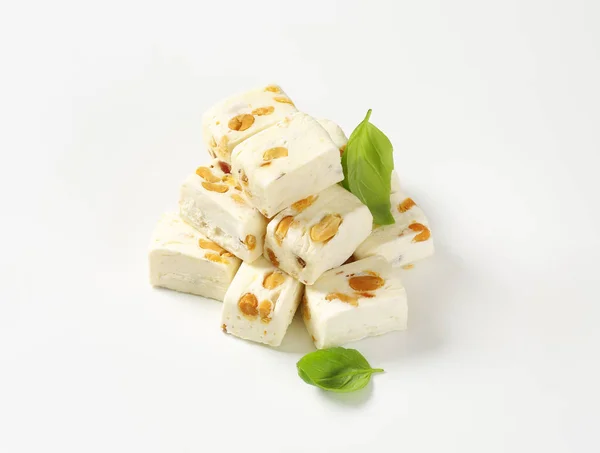 Cubi di torrone morbidi bianchi — Foto Stock