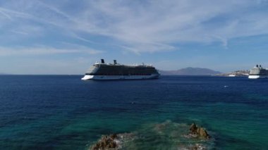 Cruise. Gemi. Deniz. Sunrise. Doğa. Su. Anten. 4k. Drone