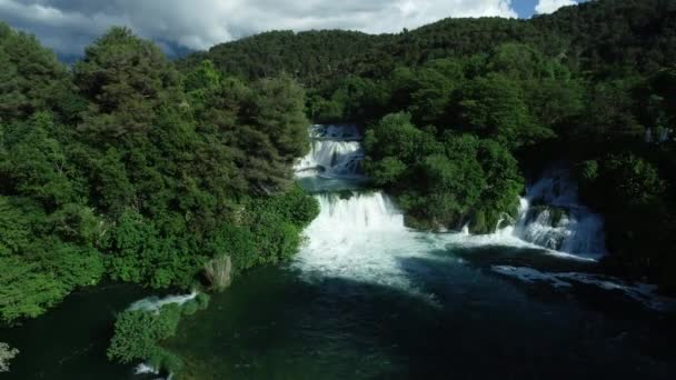 Parque Nacional Krka. Cascada. Agua. Río. Naturaleza. Verde. Antenas. 4k. Drone. — Vídeos de Stock