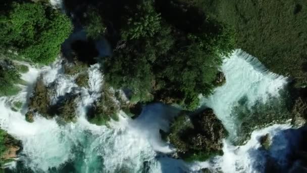 Parque Nacional Krka. Cascada. Agua. Río. Naturaleza. Verde. Antenas. 4k. Drone. — Vídeo de stock