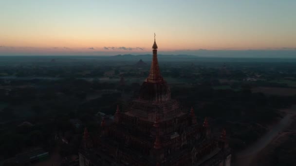 Мьянма. Темпл. Восход солнца. Город. Антенны. 4k. Дрон — стоковое видео