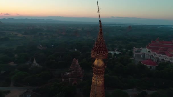 ミャンマー。寺院。日の出。都市。アンテナ。4k. ドローン — ストック動画