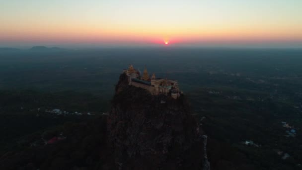 Myanmar. Temple. Amanecer. Ciudad. Antenas. 4k. Drone. — Vídeo de stock