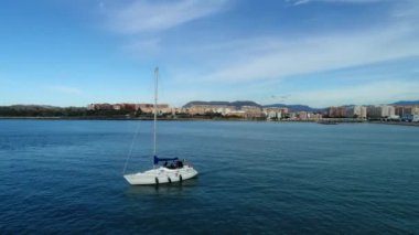 Yat. Deniz. Su. Tekne. Doğa. Anten. 4k. Drone
