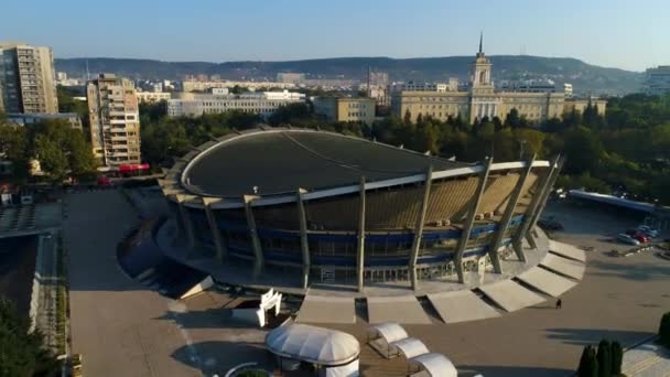 Arena. ¿Bulgaria? Ciudad. Amanecer. Antenas. 4k. Drone. — Vídeos de Stock