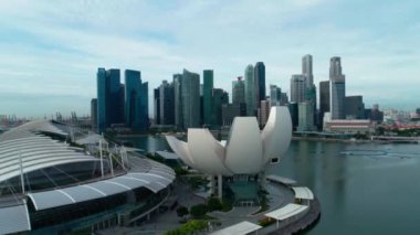 Singapur. Gökdelen. Şehir. Iş. Teknoloji. Gelecek. Anten. 4k. Drone