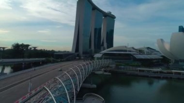 Singapur. Gökdelen. Şehir. Iş. Teknoloji. Gelecek. Anten. 4k. Drone