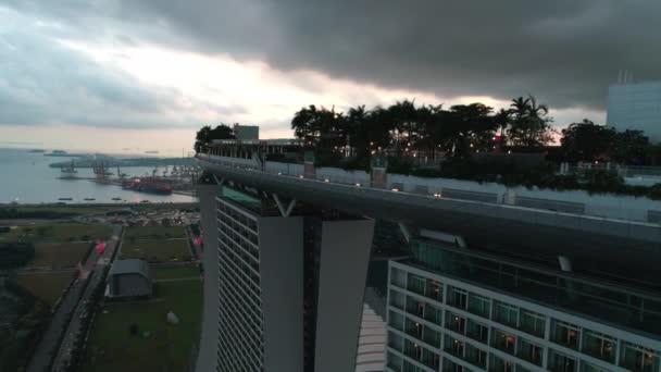 Singapore. Wolkenkrabber. Hotel. Marina Bay. Stad. Business. Technologie. Toekomst. Antennes. 4k. Drone — Stockvideo