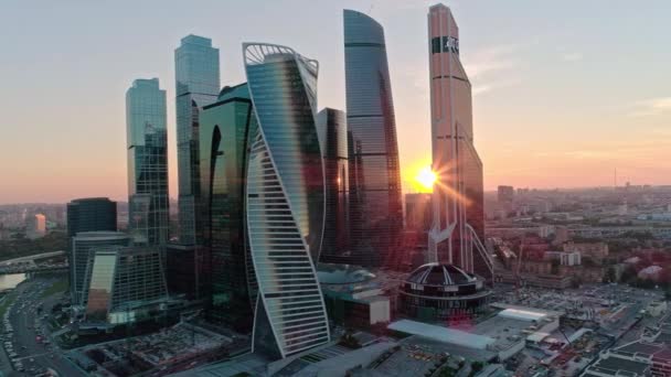 Μόσχα. Ουρανοξύστης. Πόλη. Επιχείρηση. Τεχνολογία. Μέλλον. Κεραίες. 4K. κηφήνας — Αρχείο Βίντεο