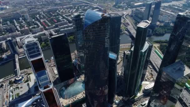 Moskva. Skyskrapa. Staden. Business. Teknik. Framtiden. Antenner. 4K. Drone — Stockvideo