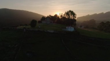 Rodiles' ı. İspanya. Şehir. Sunrise. Anten. 4k. Drone