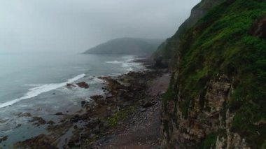 Rodiles' ı. İspanya. Okyanus. Beach. Su. Doğa. Anten. 4k. Drone
