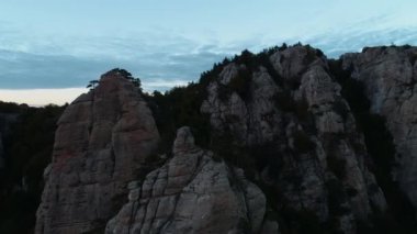 Kırım. Bulut. Doğa. Dağ. Anten. 4k. Drone