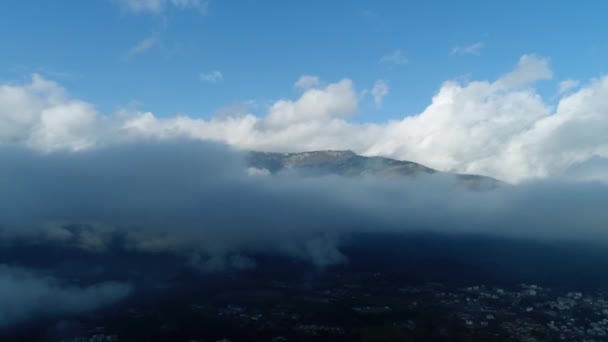 Κριμαία. Σύννεφα. Φύση. Βουνό. Κεραίες. 4K. κηφήνας — Αρχείο Βίντεο