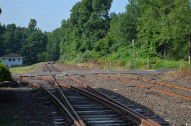 Kırsal bir bölgede raylar